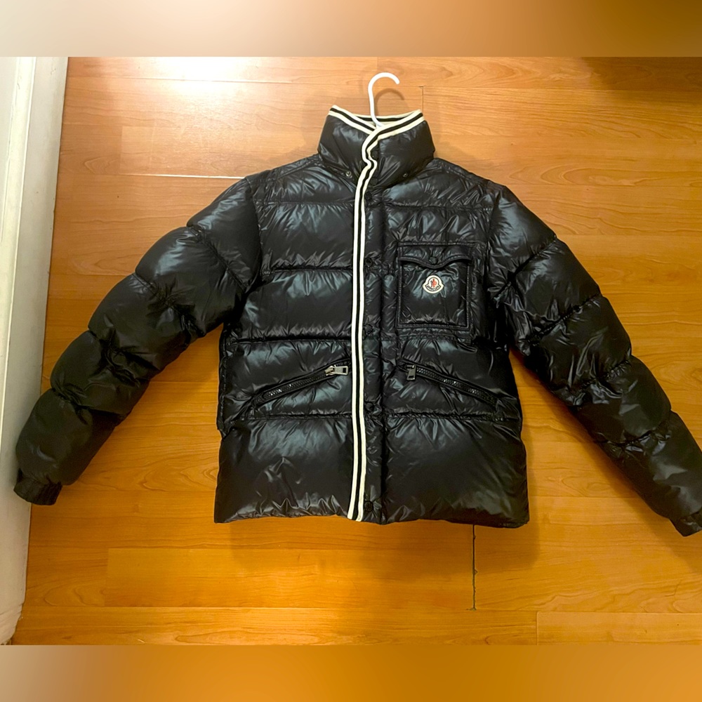 Moncler puffer coat, size large, black!
